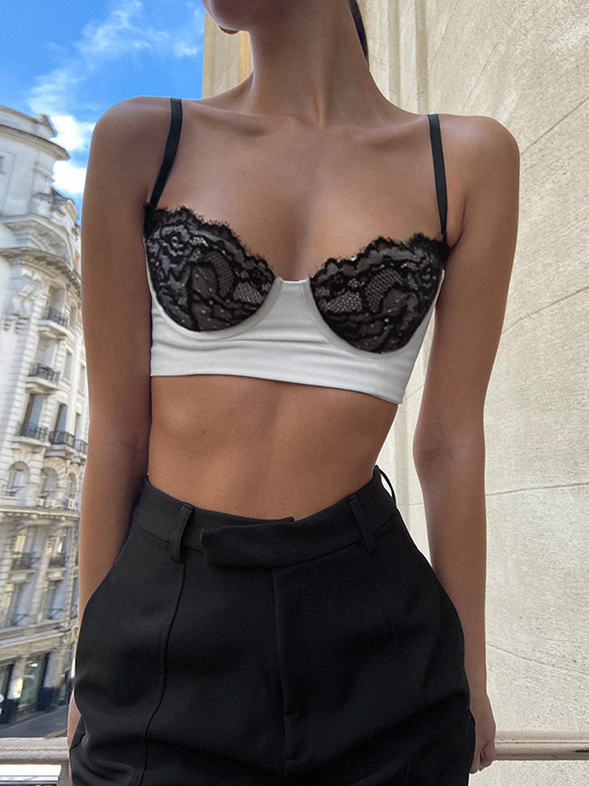 Lace Bra Detail Cropped Cami Üst