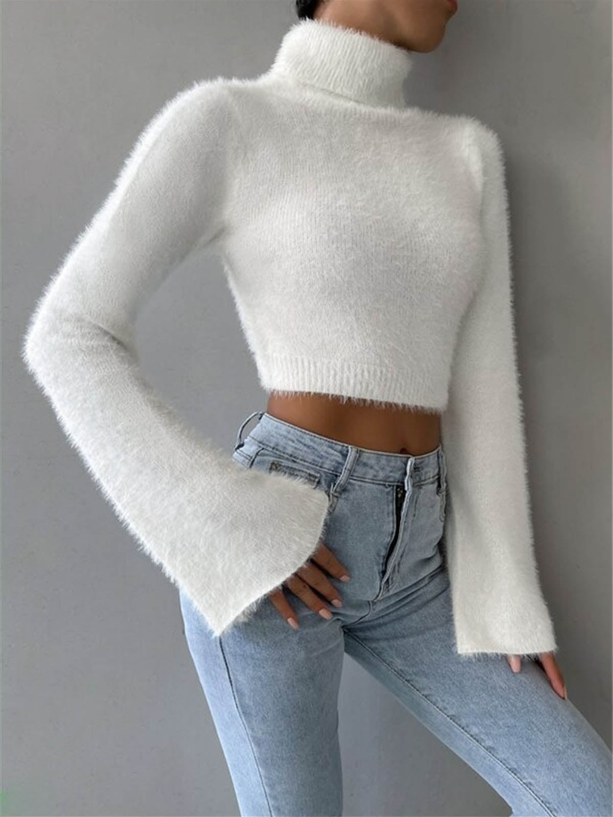 Turtleneck Fuzzy Crop Bluz
