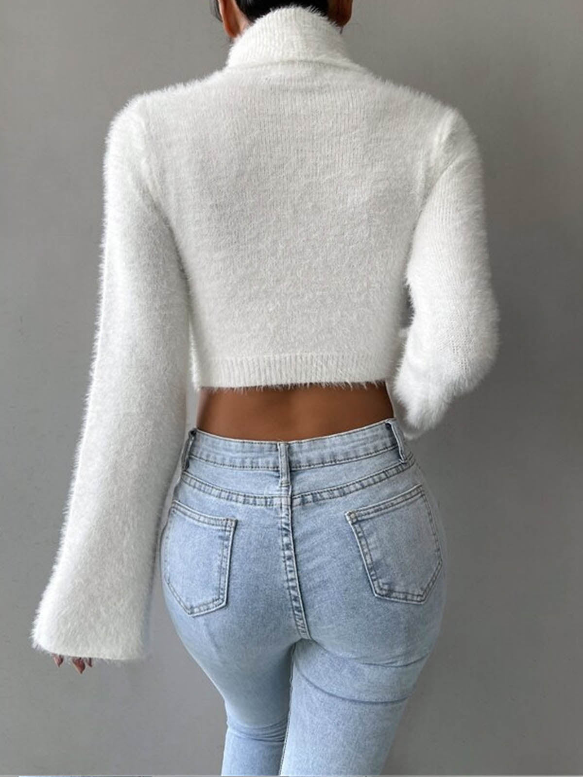 Turtleneck Fuzzy Crop Bluz