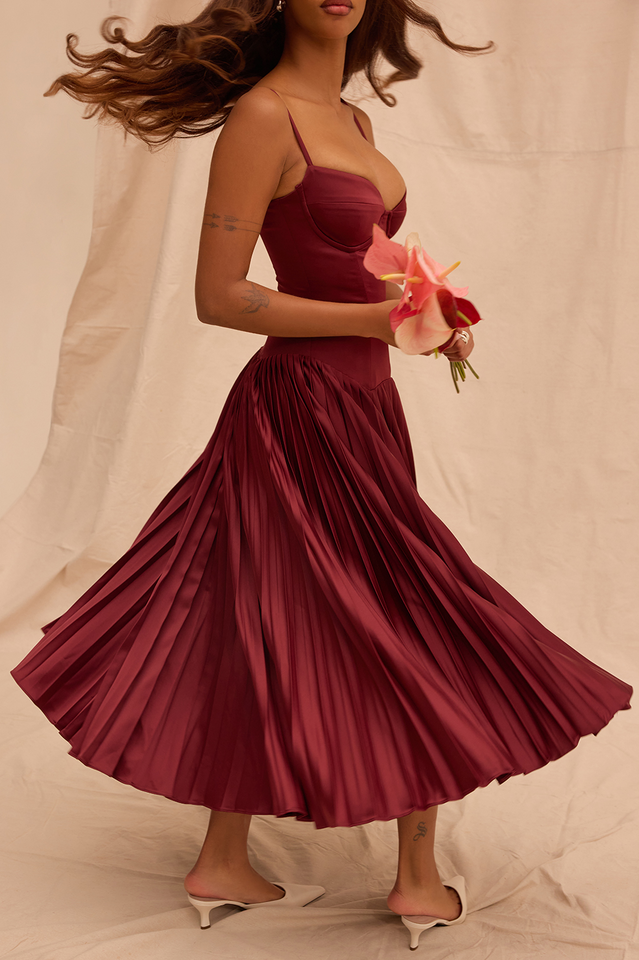 Beau Burgundy Pleated Midi Elbise